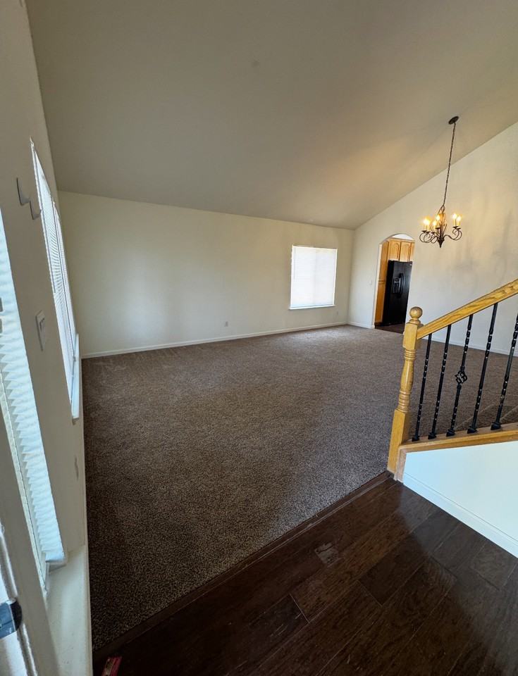 1785 Queensland Ave - Photo 3 of 27