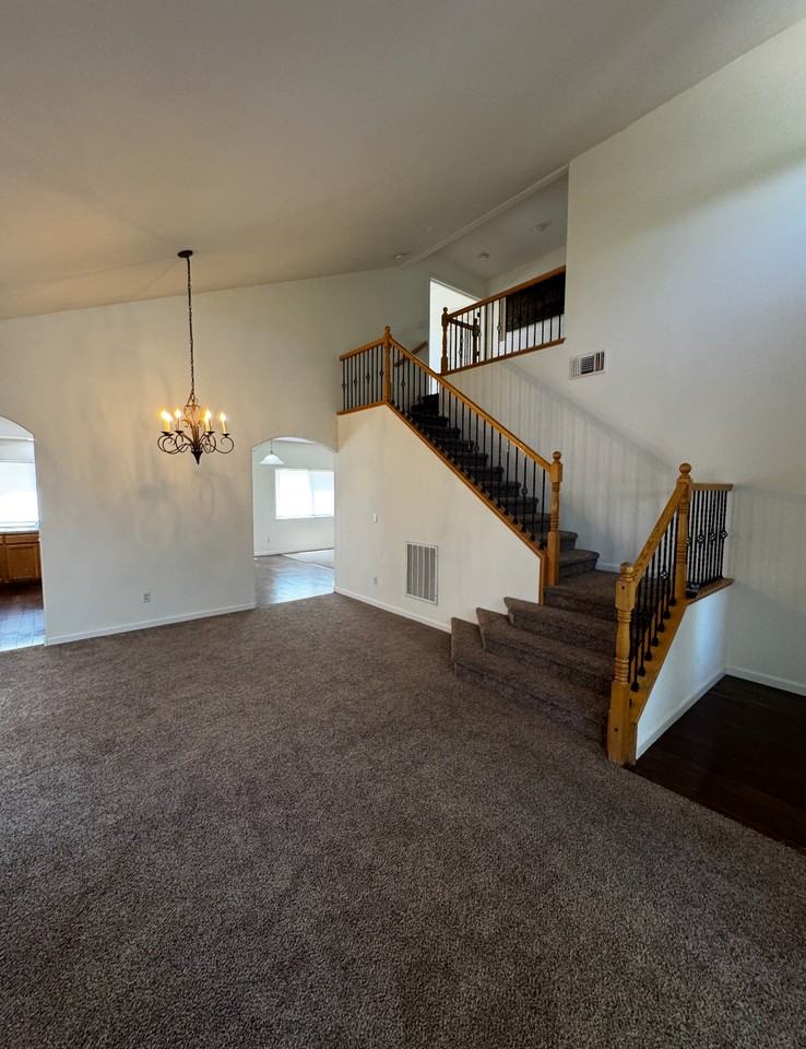 1785 Queensland Ave - Photo 4 of 27