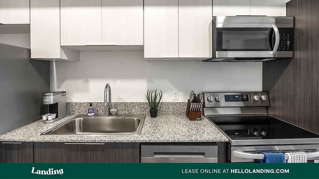 9275 N 29th Ave - Photo 3 of 50