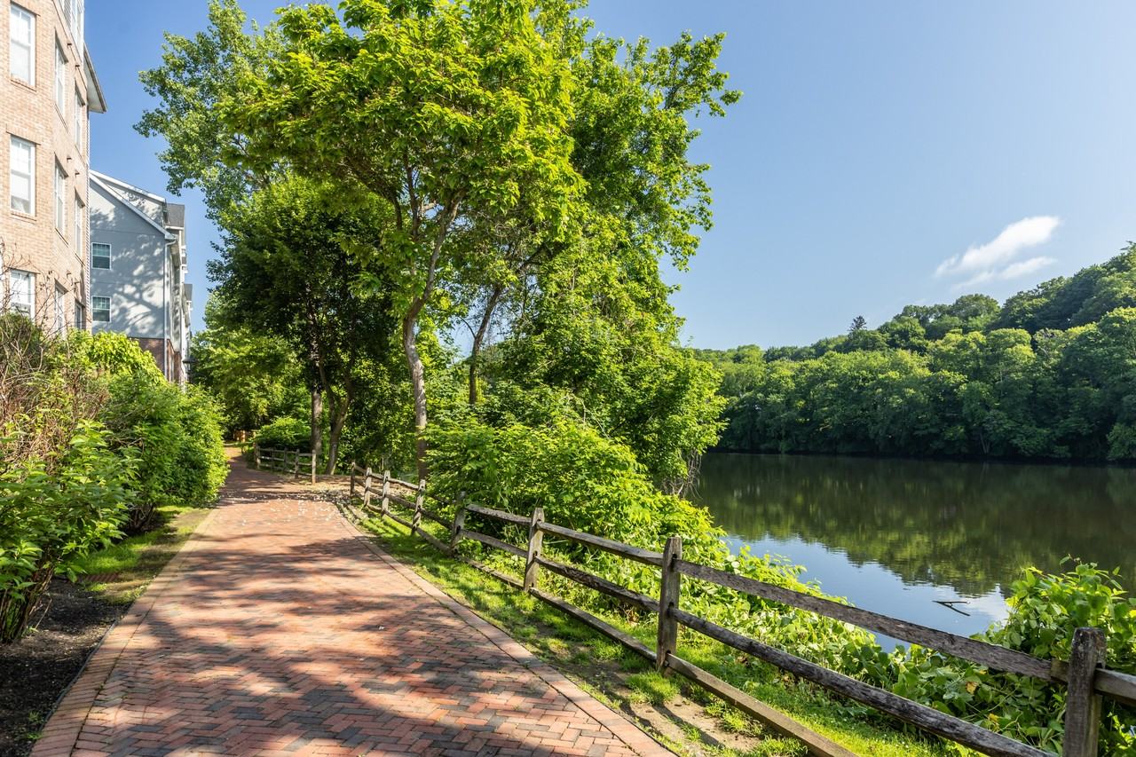 Merion Riverwalk Apartment Homes - Photo 7 of 45