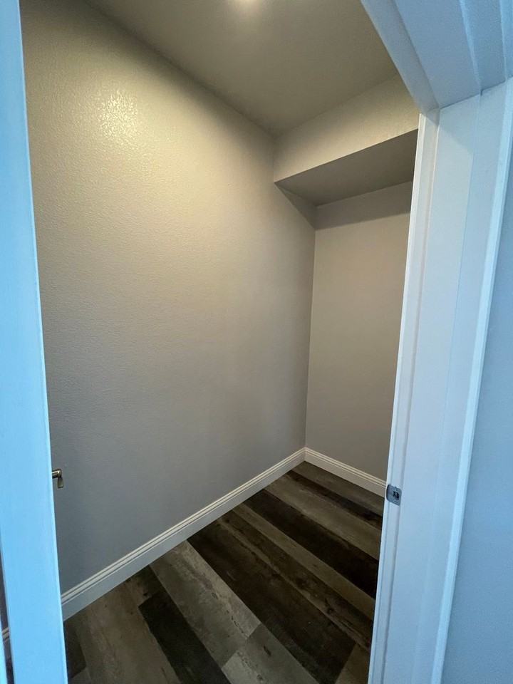 7809 Markgraf Ln - Photo 3 of 30