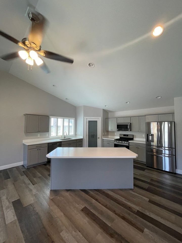 7809 Markgraf Ln - Photo 5 of 30