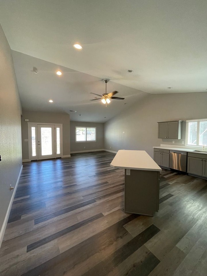7809 Markgraf Ln - Photo 6 of 30