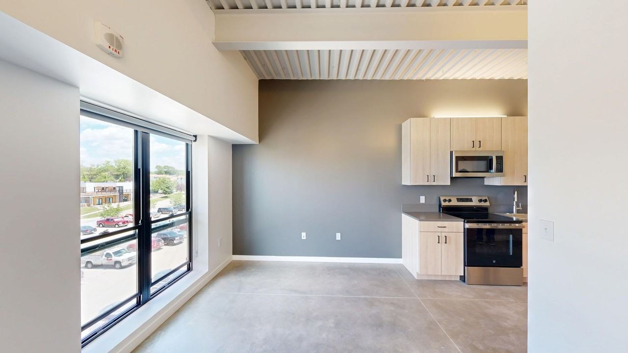 418 East Grand - Photo 2 of 50