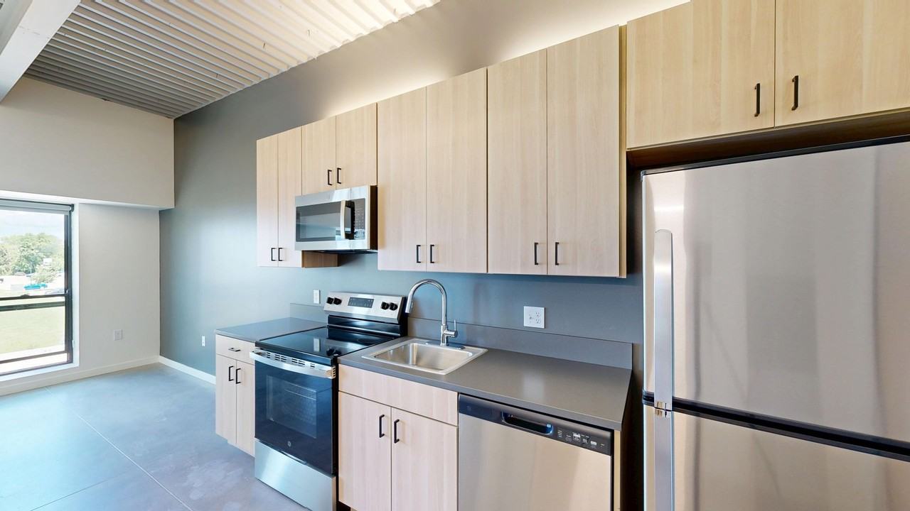 418 East Grand - Photo 4 of 50