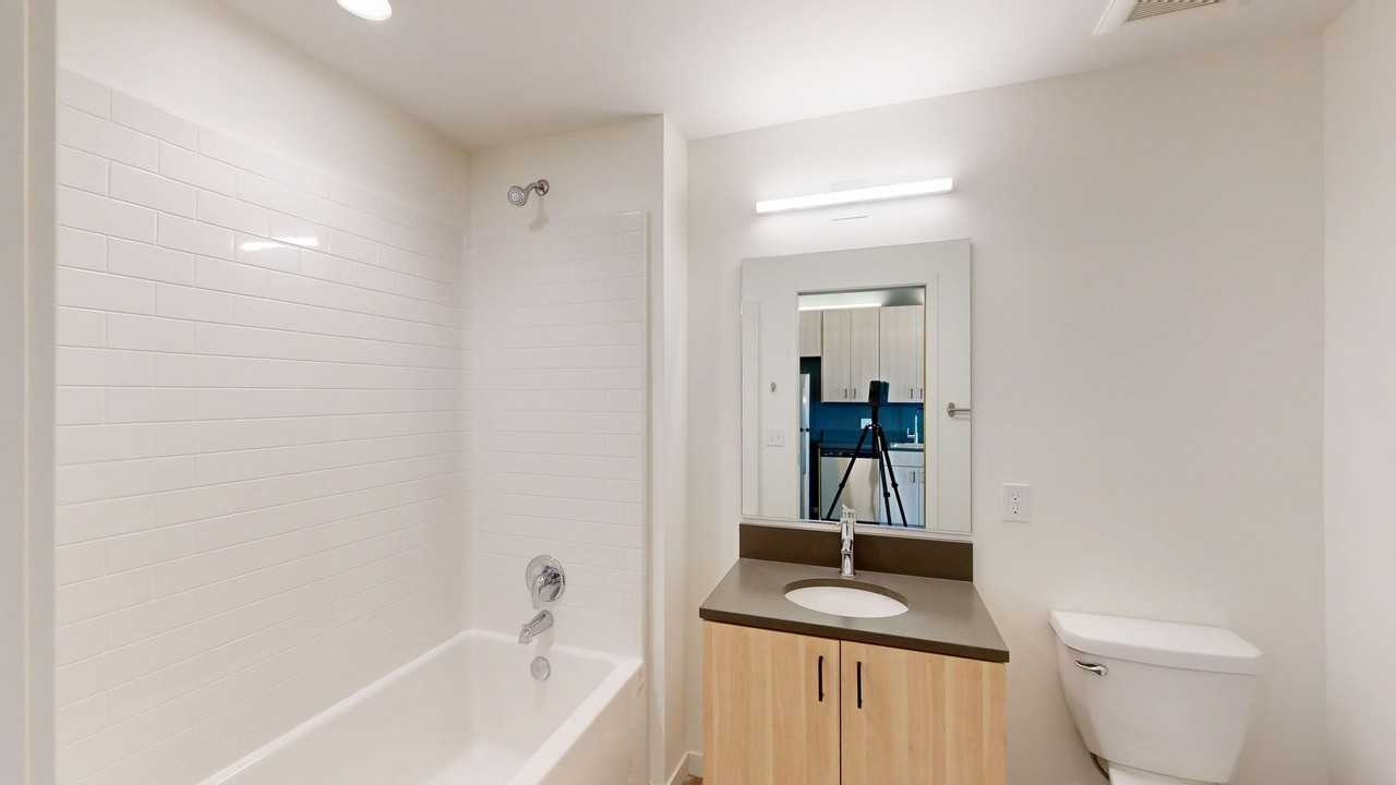 418 East Grand - Photo 6 of 50