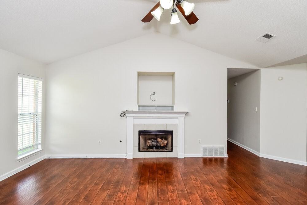 7755 Mary Payton Dr - Photo 3 of 15
