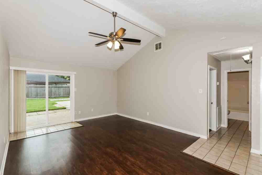 20250 Telegraph Square Ln - Photo 4 of 16