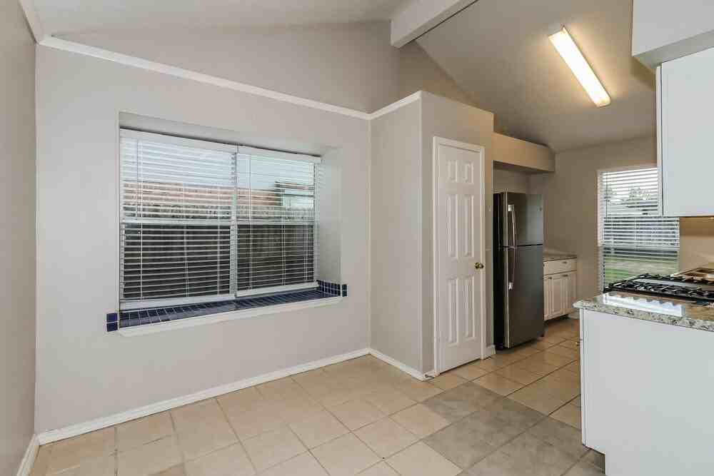 20250 Telegraph Square Ln - Photo 6 of 16