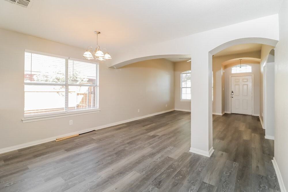 9112 Christopher Cir - Photo 4 of 16