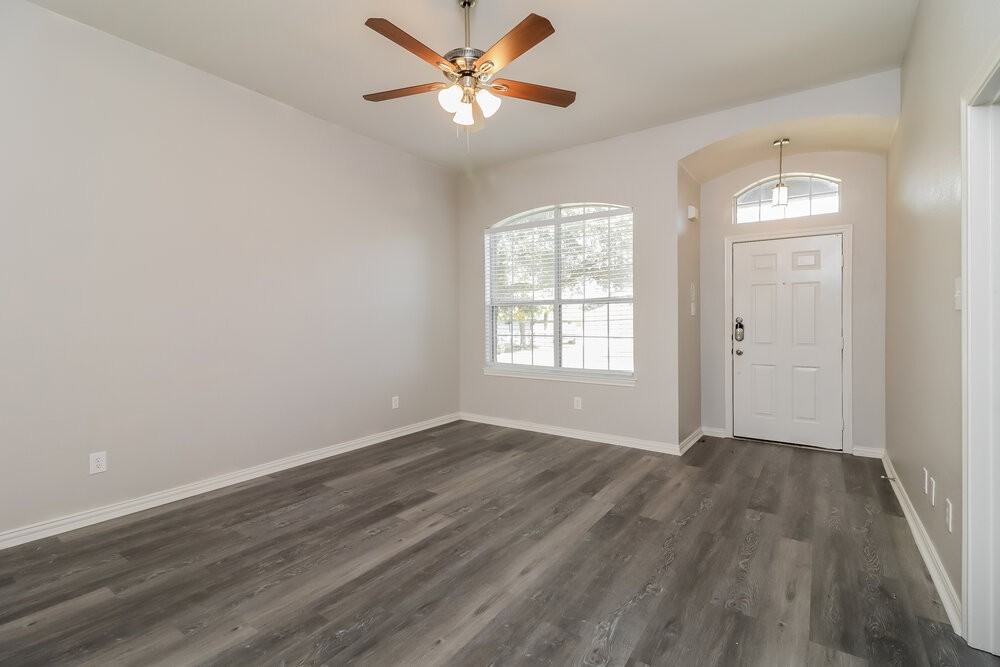 9112 Christopher Cir - Photo 5 of 16