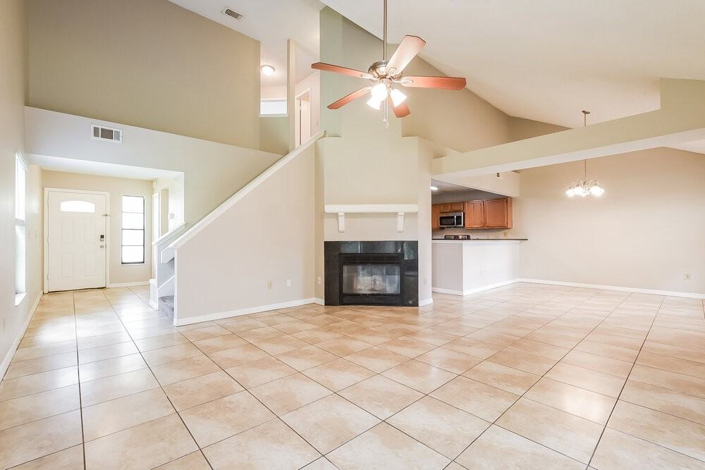439 E Springtree Way - Photo 5 of 17