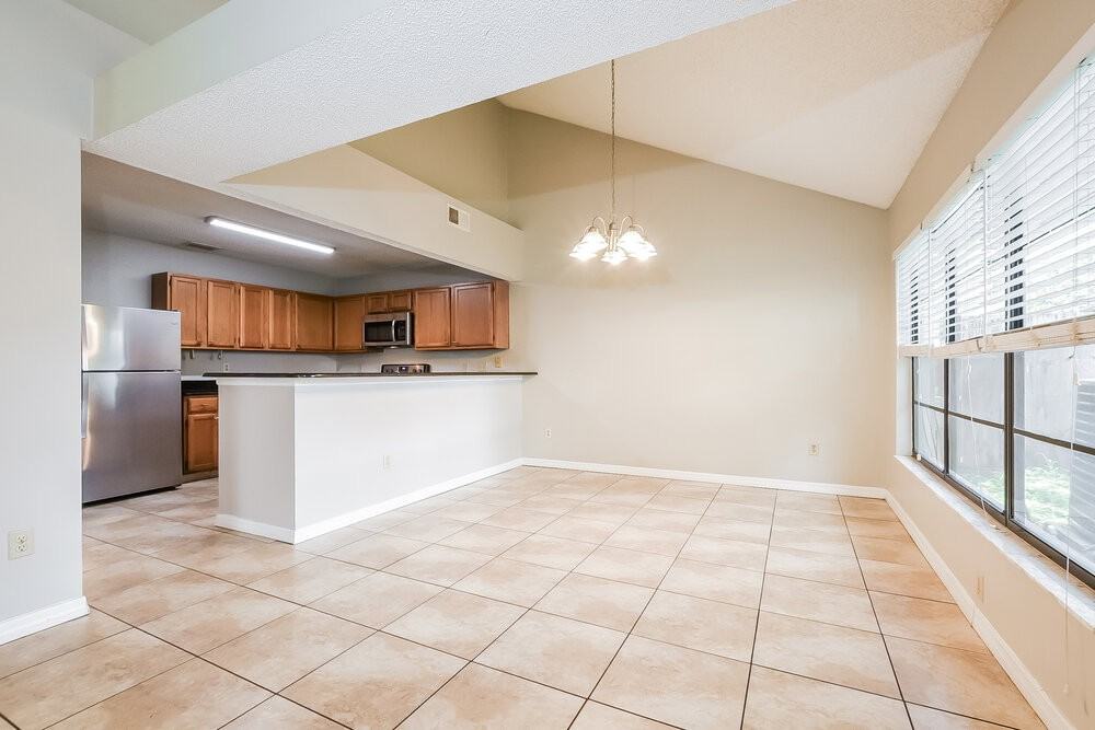 439 E Springtree Way - Photo 7 of 17