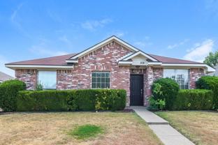 208 Rosewood Ln - Photo 1 of 1