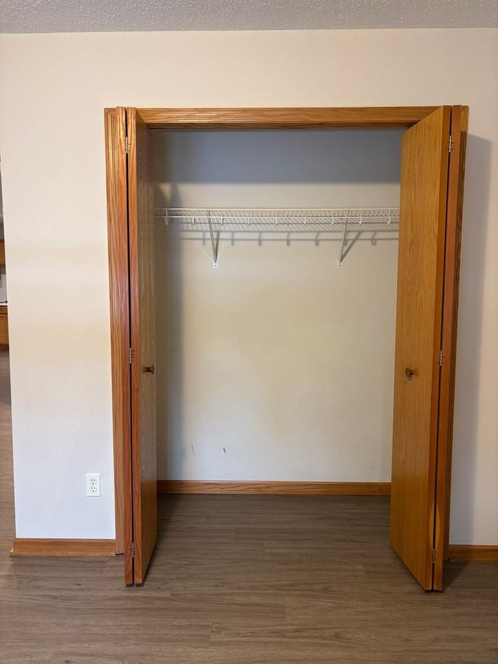 323 Williamsburg Pl Apt B - Photo 3 of 14