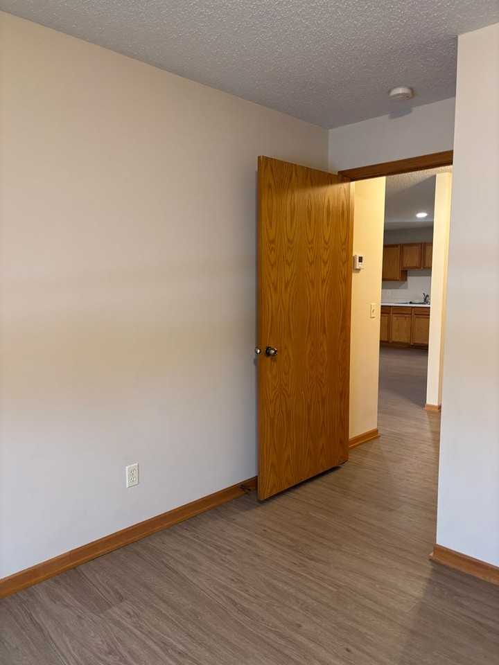 323 Williamsburg Pl Apt B - Photo 4 of 14