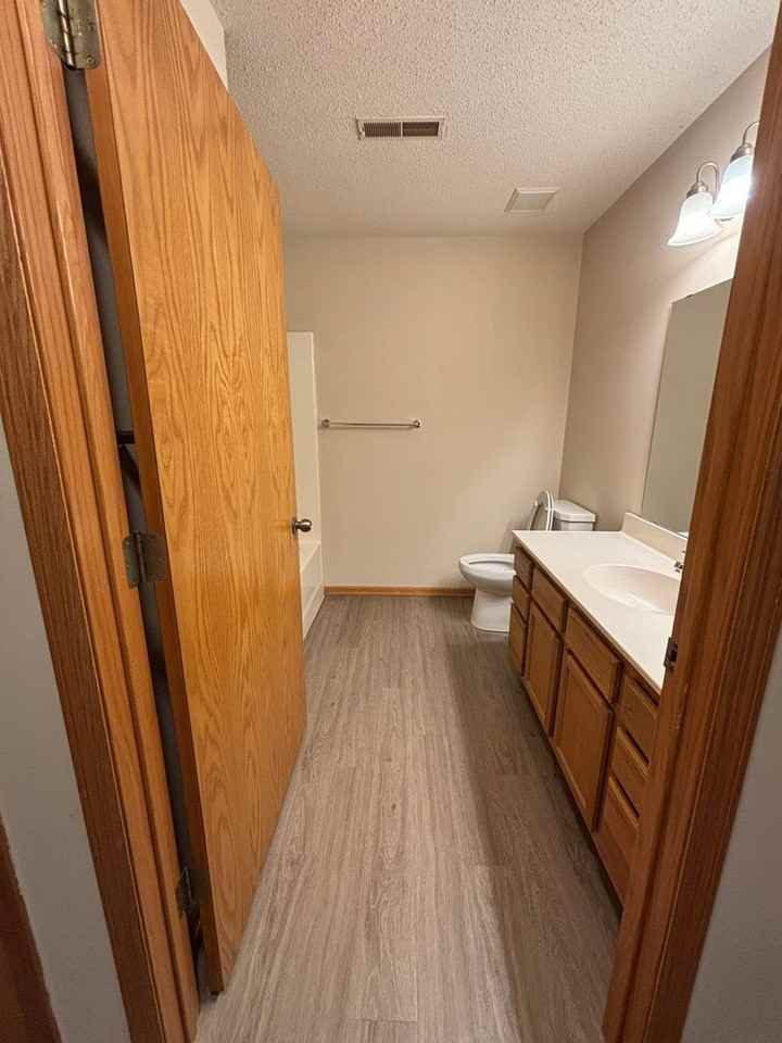 323 Williamsburg Pl Apt B - Photo 5 of 14
