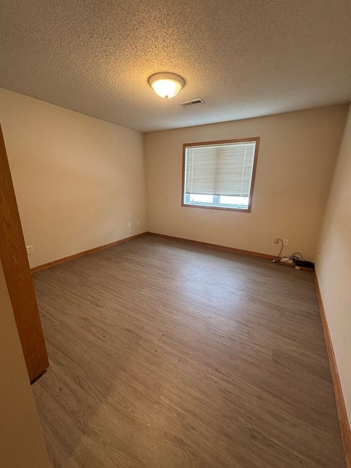 323 Williamsburg Pl Apt B - Photo 6 of 14