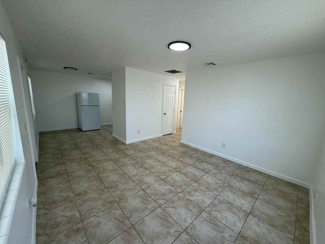 1130 N F St ##D - Photo 3 of 10