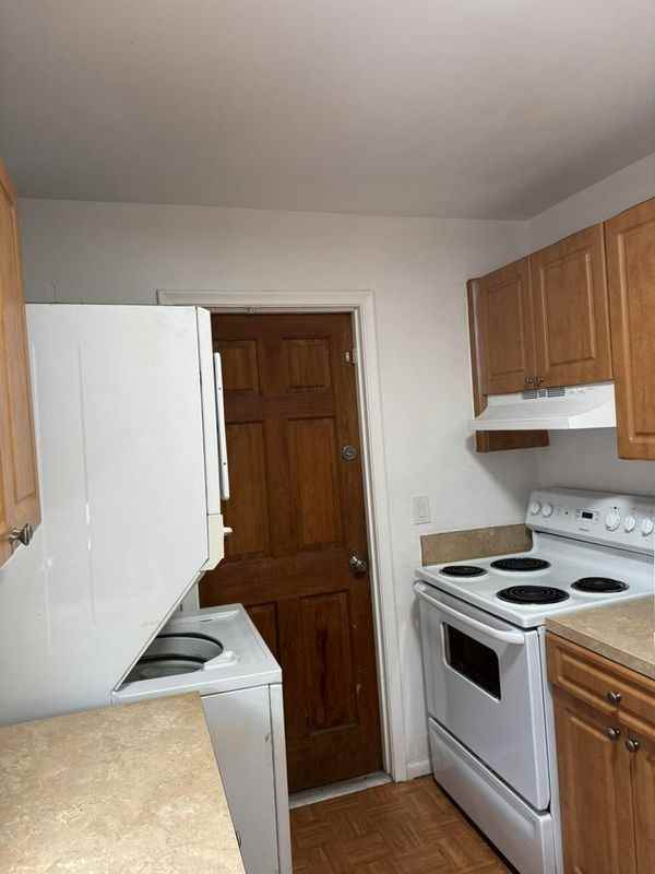 1245 W 35th St ##1 - Photo 2 of 8