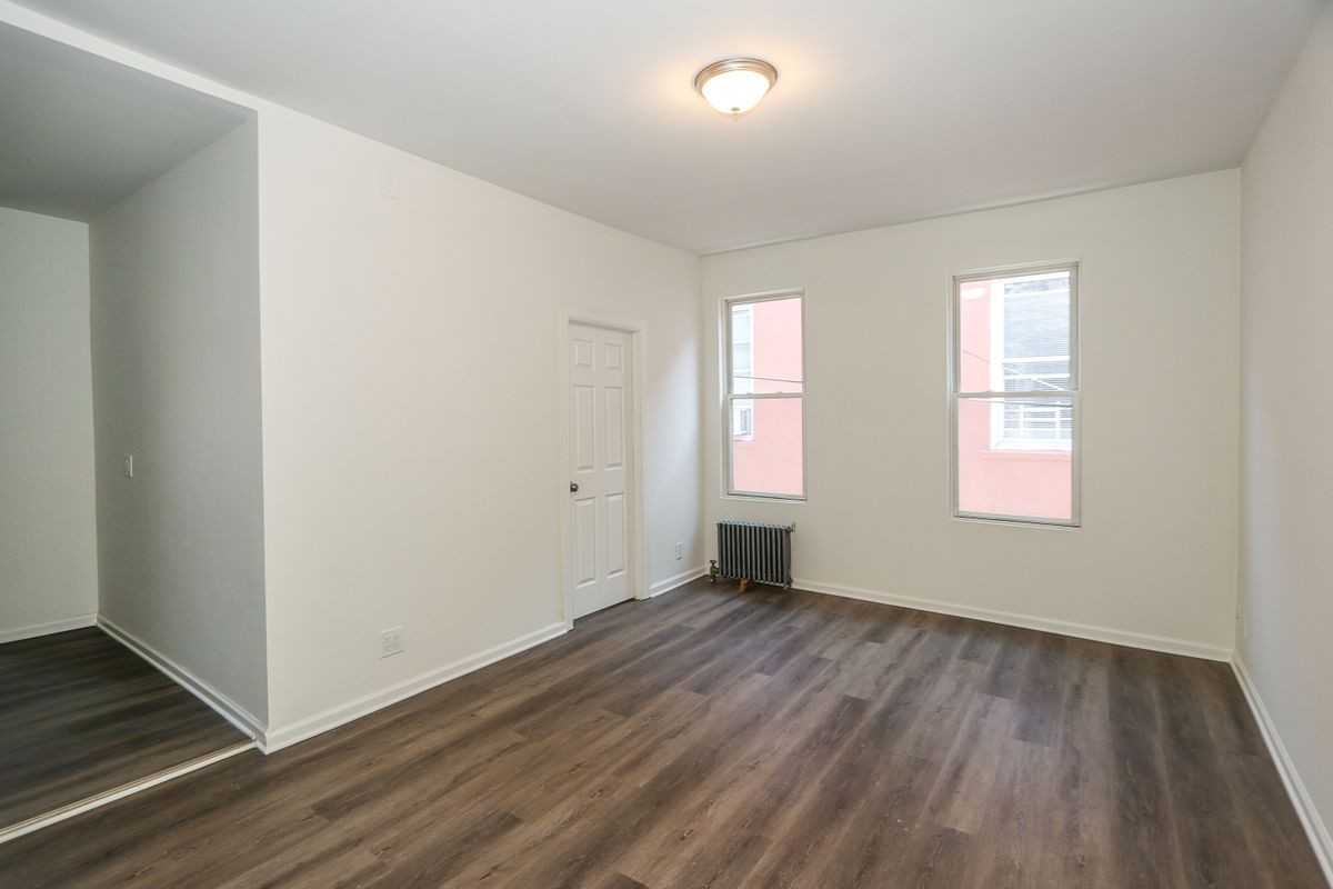 7810 32nd Ave - Photo 3 of 31