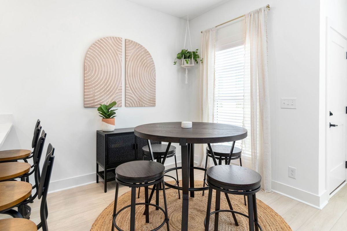 725 Hornbuckle Rd ##M2 - Photo 3 of 32