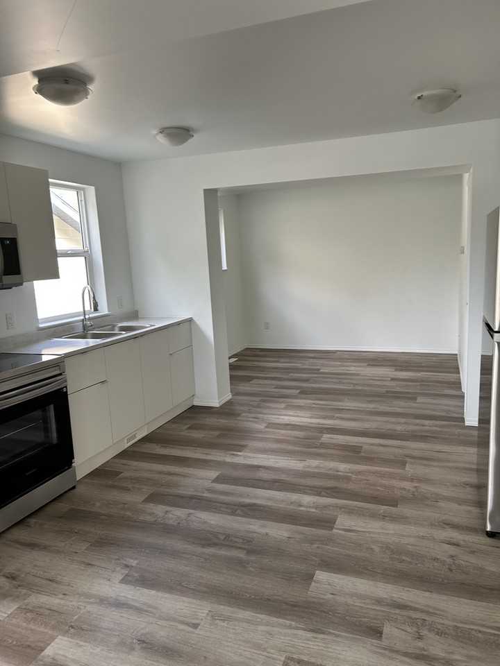 6319 6319 122 Avenue NW - 6319 Main #6319MAIN - Photo 2 of 27