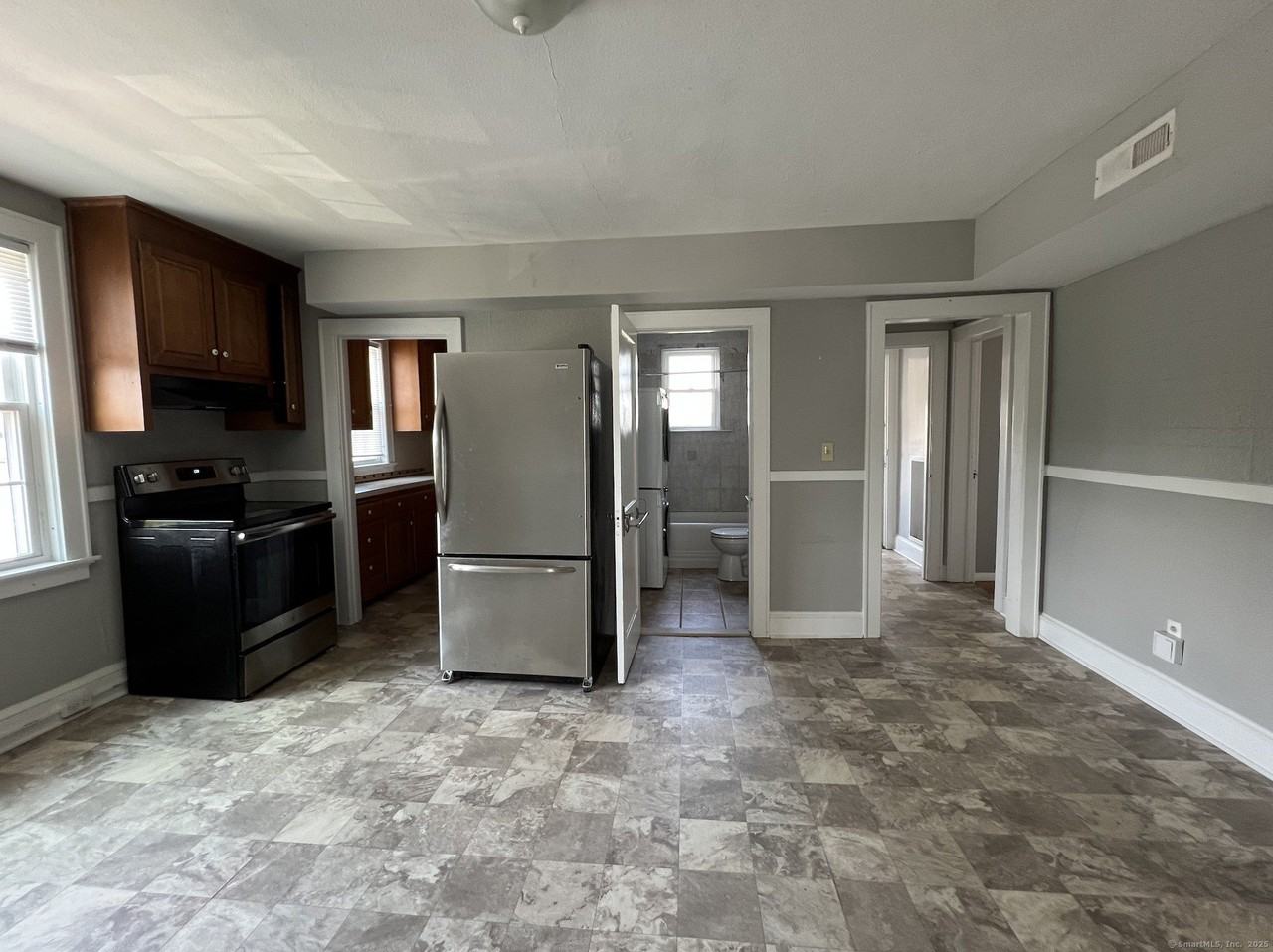 861 Farmington Ave #2ndFL