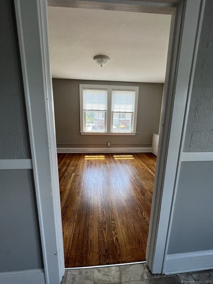861 Farmington Ave #2ndFL - Photo 5 of 22