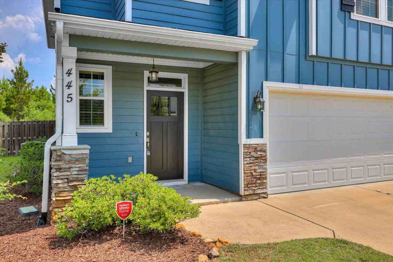 445 Longmeadow Dr - Photo 3 of 46