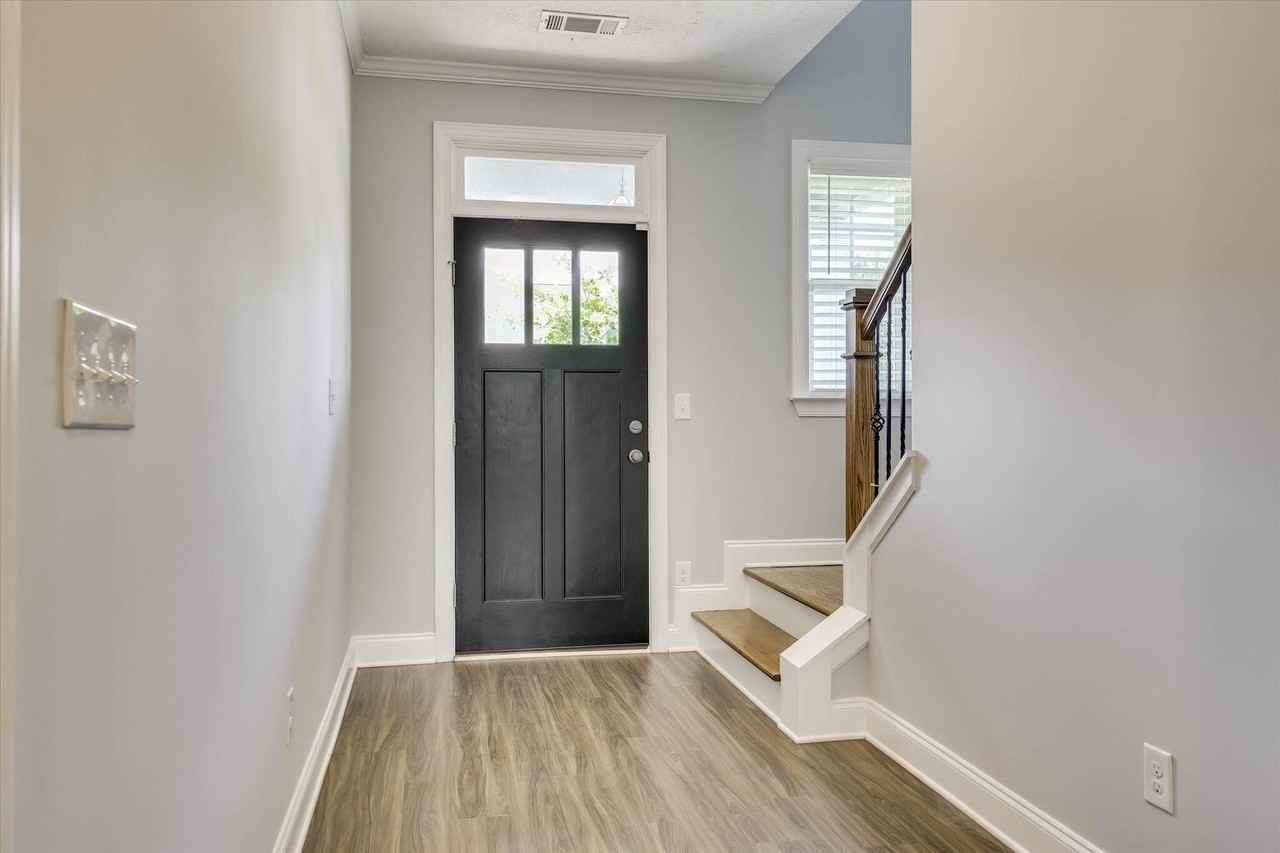 445 Longmeadow Dr - Photo 4 of 46