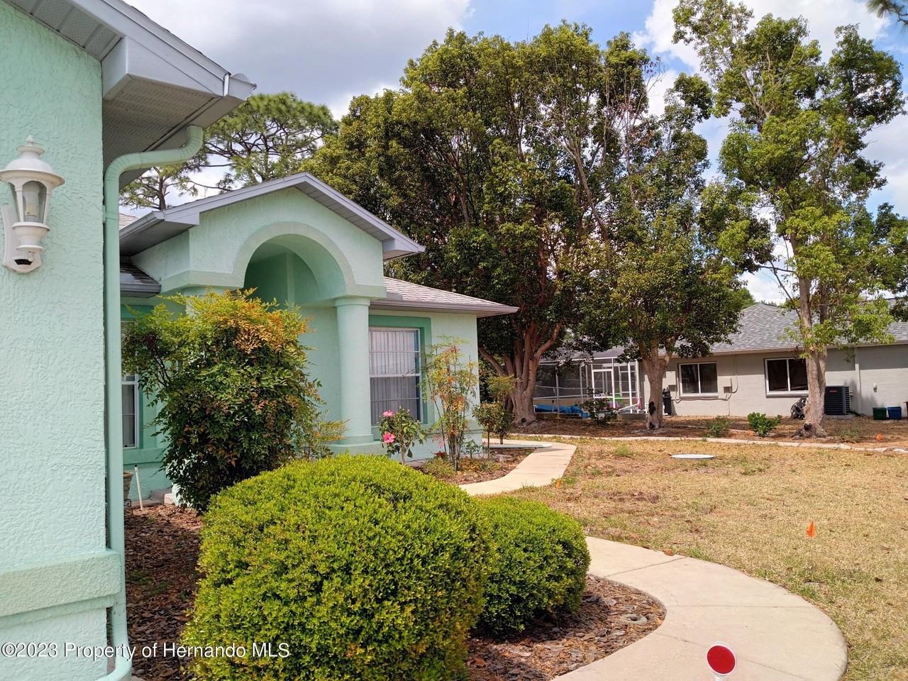 8513 Beach Rd - Photo 3 of 43