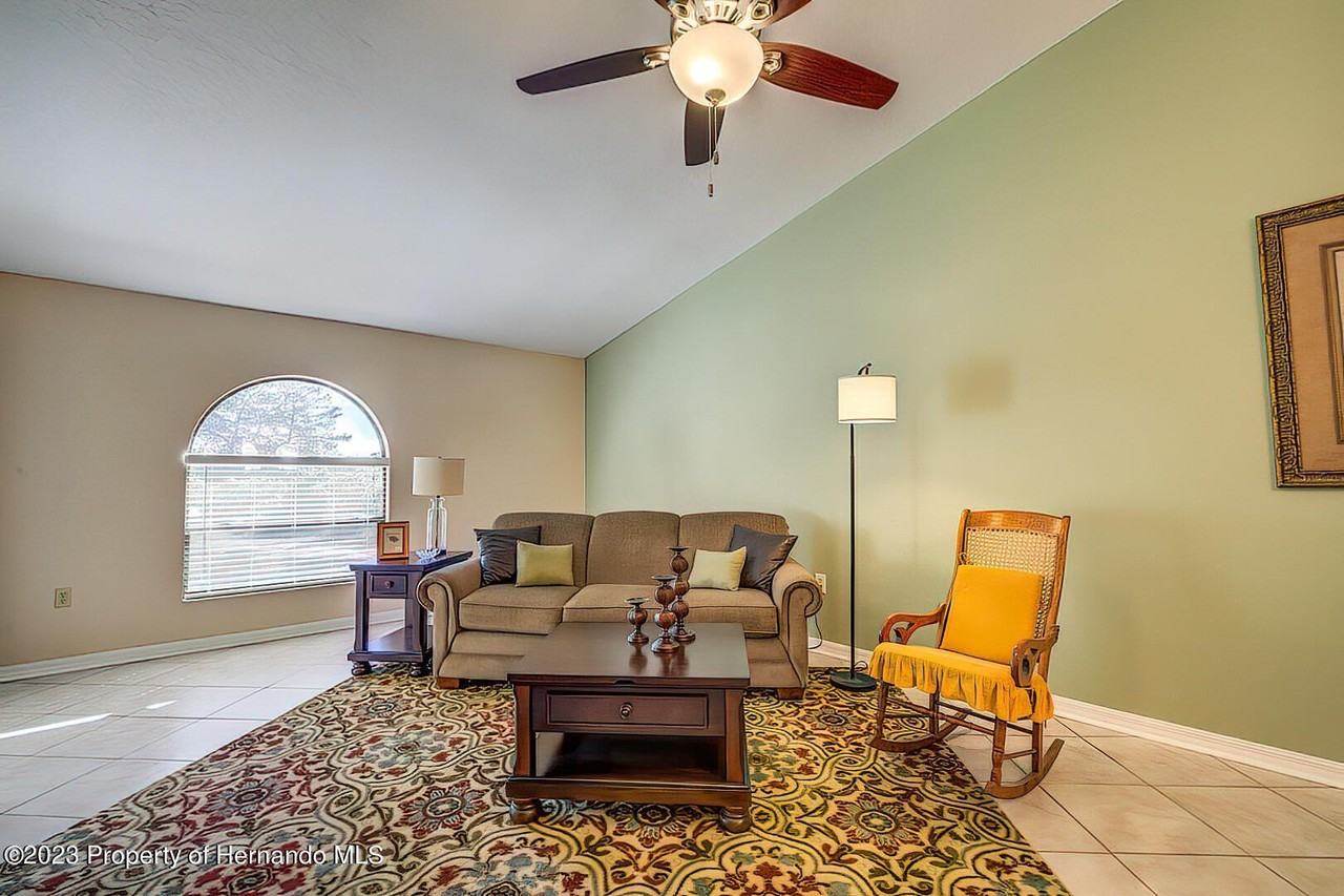 9187 Lingrove Rd - Photo 4 of 27