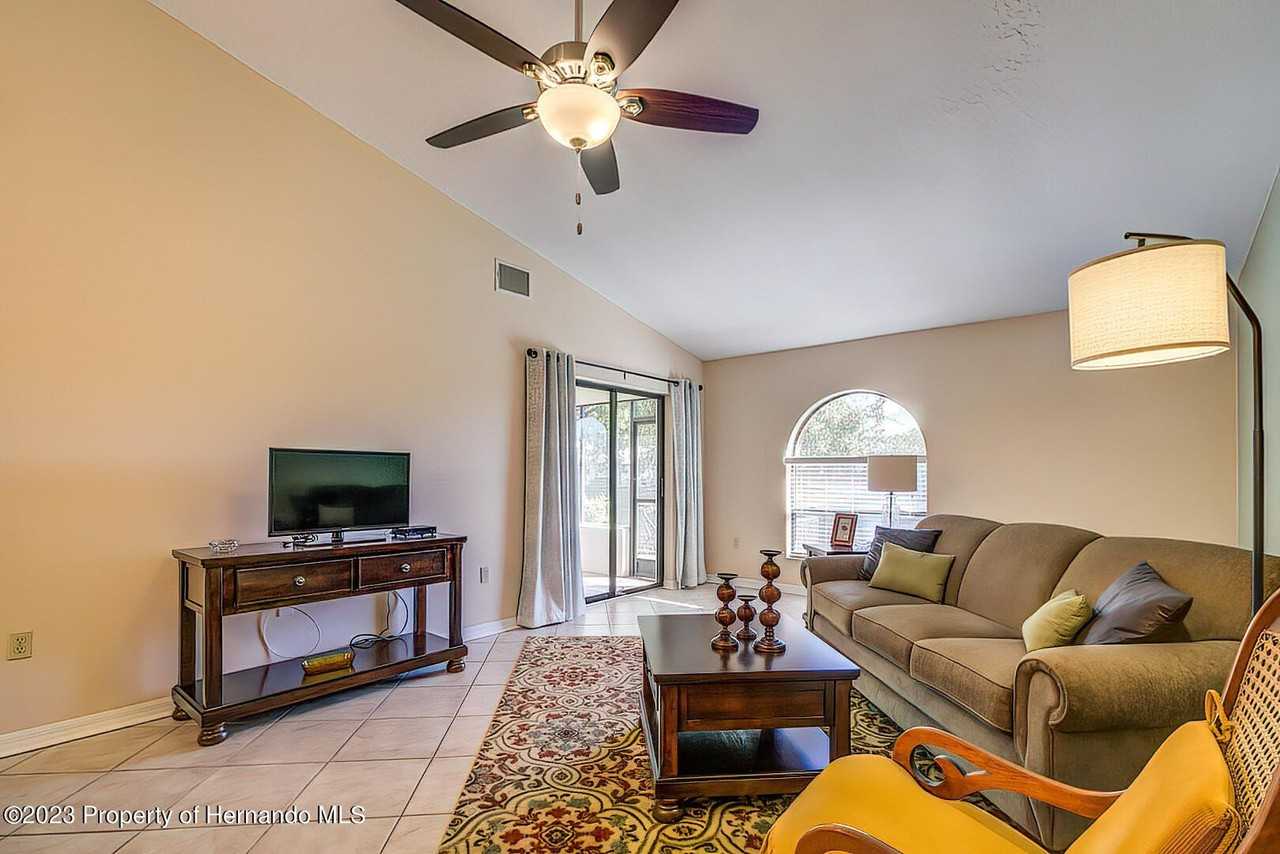 9187 Lingrove Rd - Photo 5 of 27