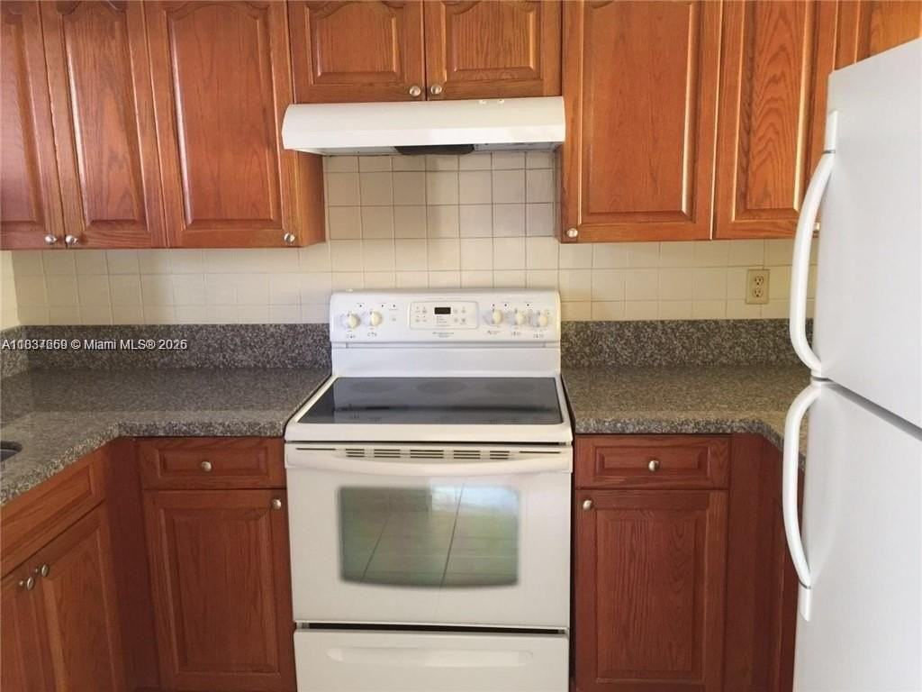 1054 West 44th Terrace #50 - Photo 3 of 18