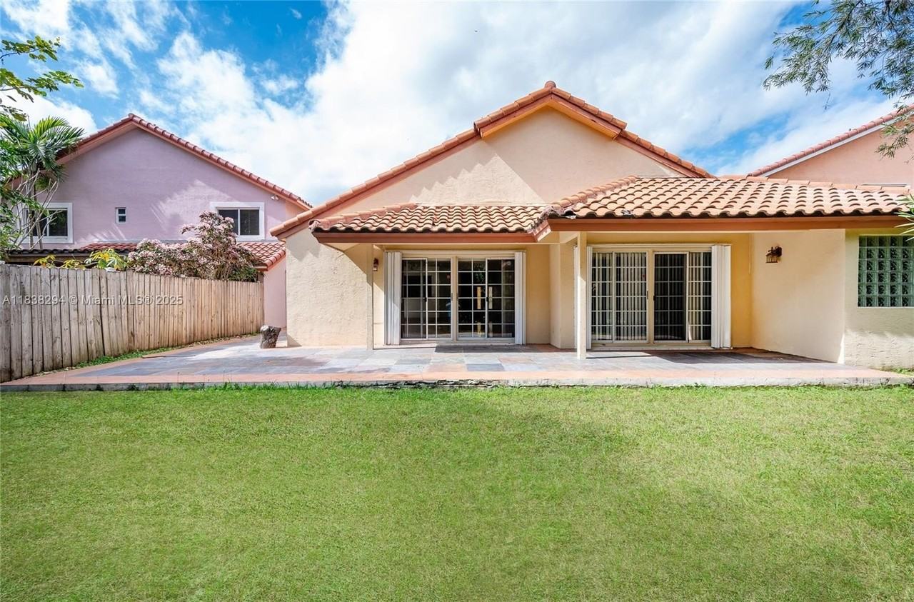 4725 Nw 103rd Ct - Photo 2 of 45