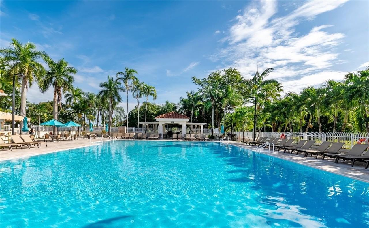 4725 Nw 103rd Ct - Photo 5 of 45