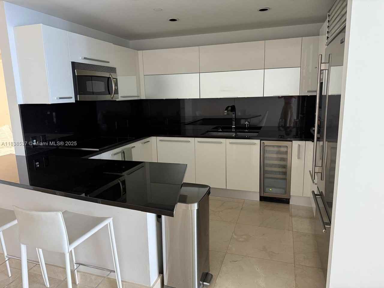 17121 Collins Ave #3506 - Photo 3 of 19