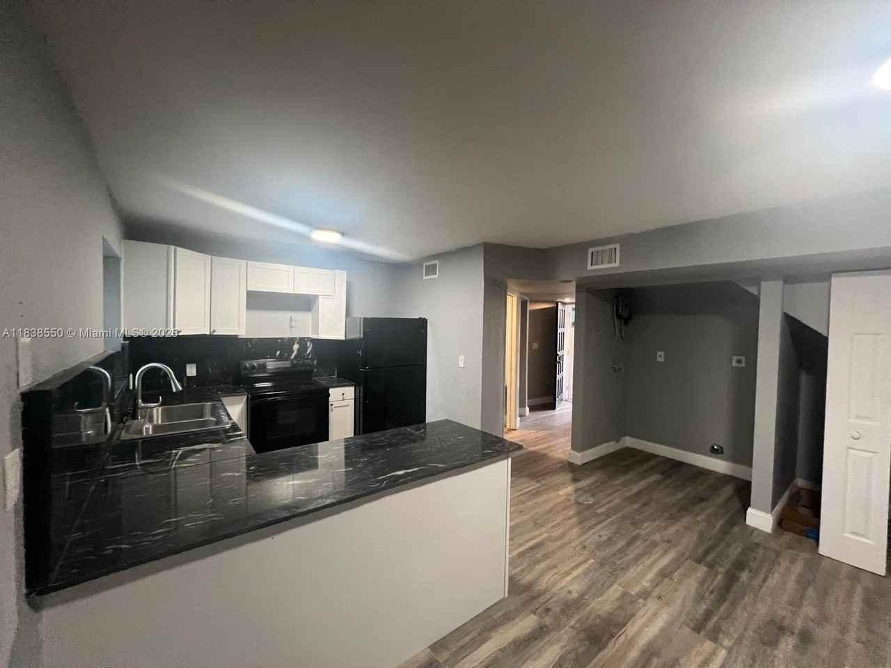 451 Ne 136th St #I101 - Photo 3 of 21