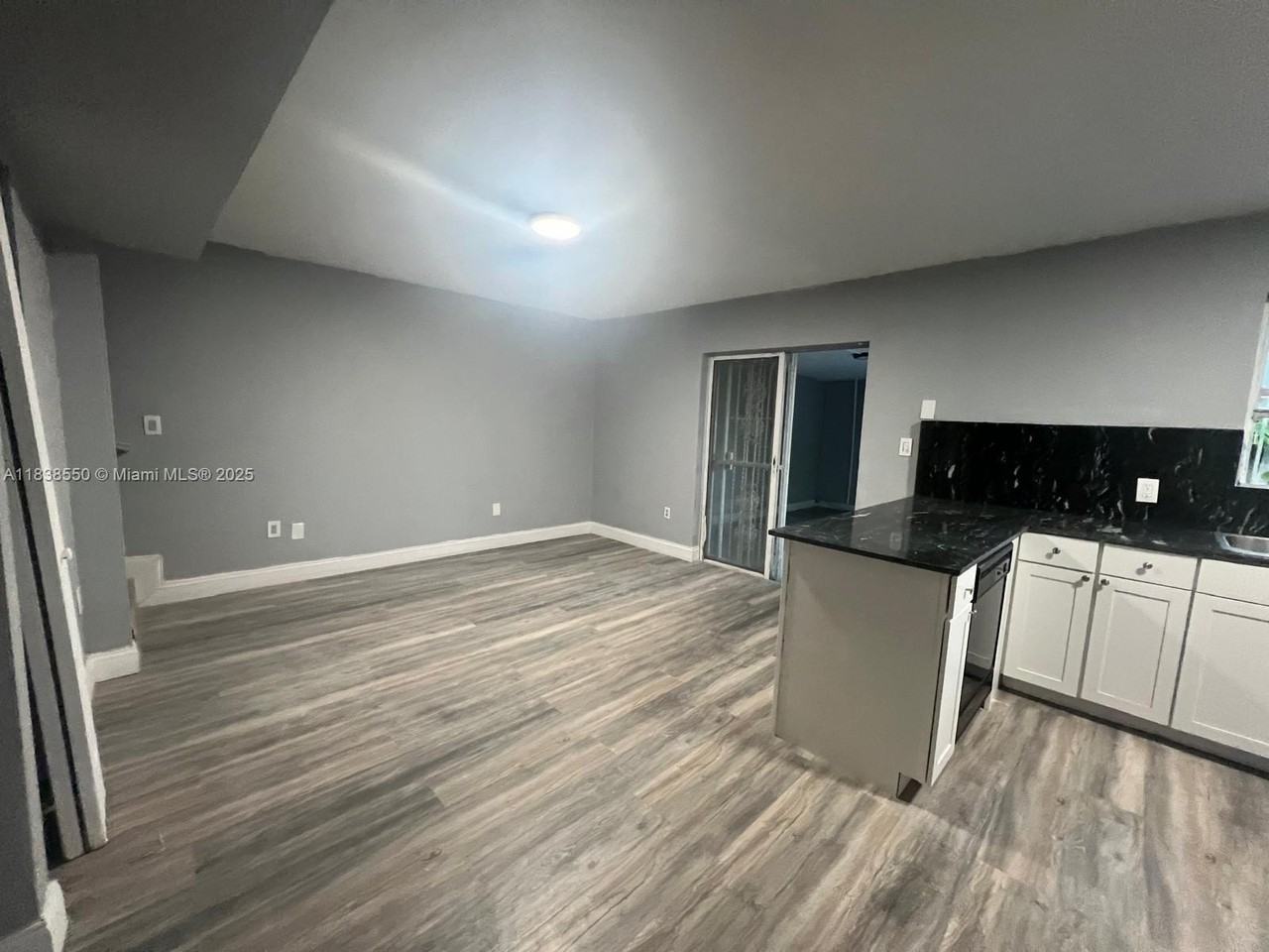 451 Ne 136th St #I101 - Photo 5 of 21