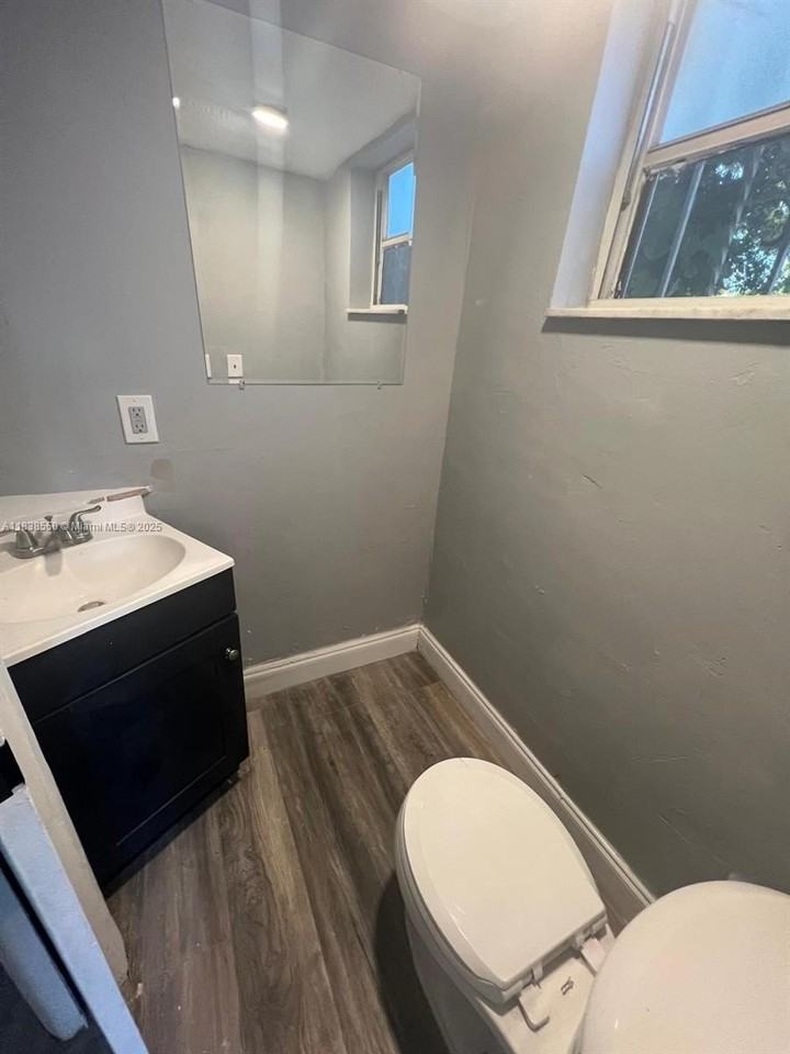 451 Ne 136th St #I101 - Photo 6 of 21