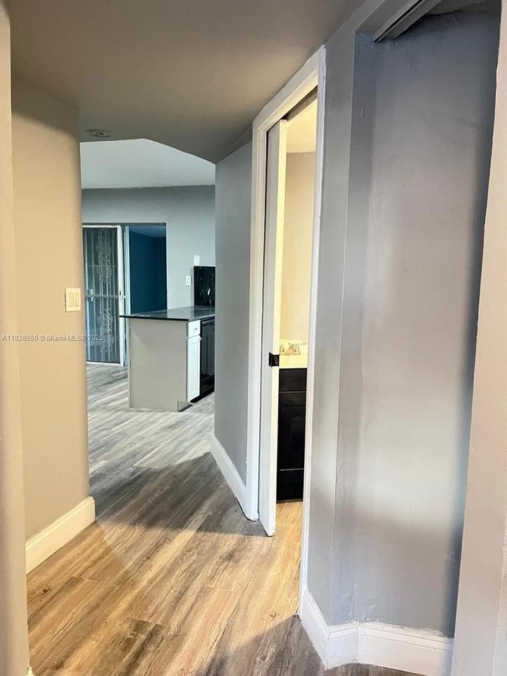 451 Ne 136th St #I101 - Photo 7 of 21