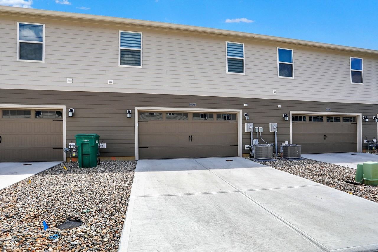 1763 Trinity Ln - Photo 2 of 34