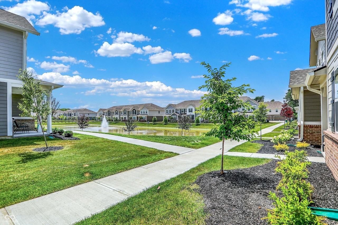 1763 Trinity Ln - Photo 3 of 34