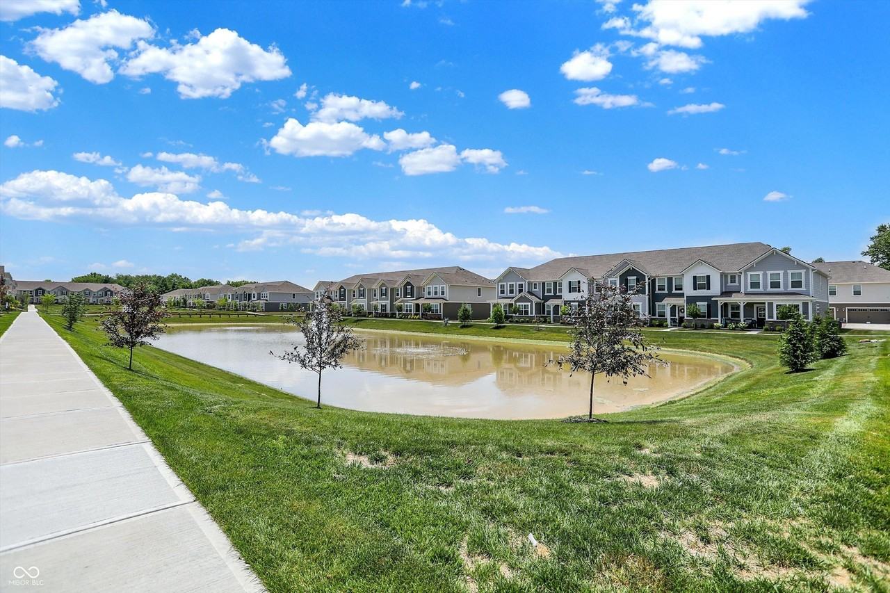 1763 Trinity Ln - Photo 4 of 34