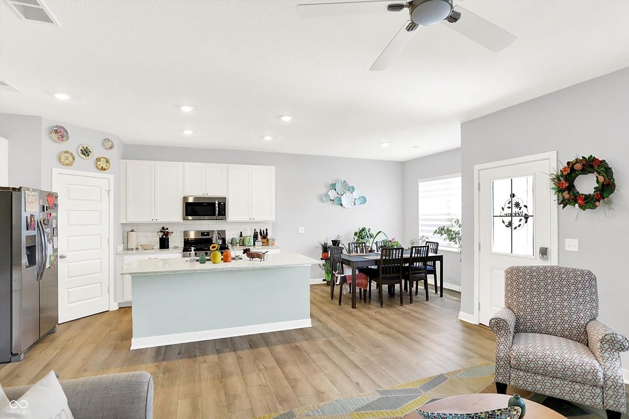 1763 Trinity Ln - Photo 7 of 34