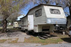 featured image of 613 N Eye St #35