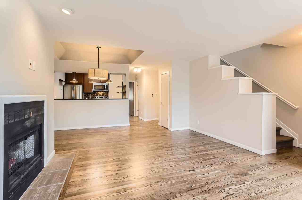 1529 Spruce St - Photo 7 of 27