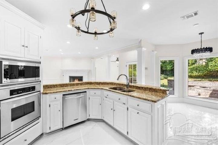 4700 Bohemia Dr - Photo 2 of 50