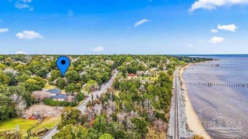 4700 Bohemia Dr - Photo 4 of 50